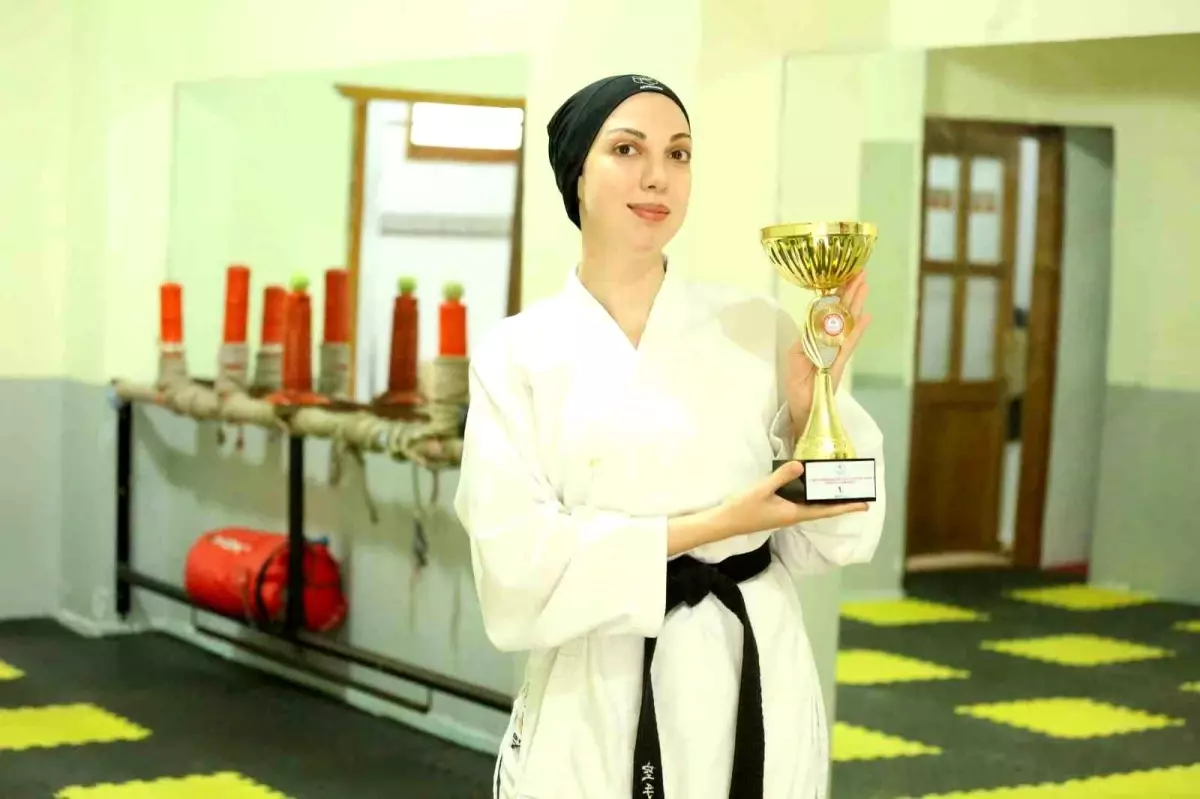 Elif Hilal Ayar: Yalova’nın İlk Kadın Karate Antrenörü